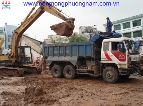 Thi công đào đất tầng hầm